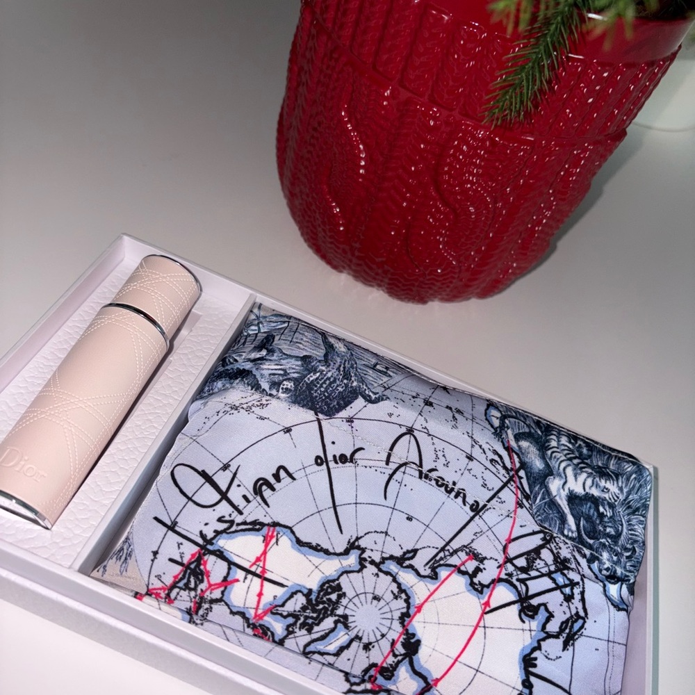 Christian Dior Around the World -Large Drawstring Pouch + Miss Dior 10 ml – GWP